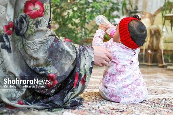 تصویر همراه گزارش رسانه‌ای دربارهٔ متقاضیان فرزندخواندگی